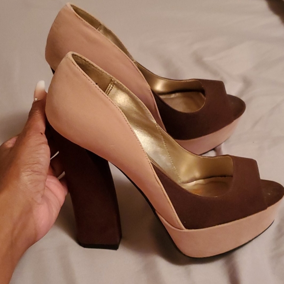 Shoes - Picture 4 of 5